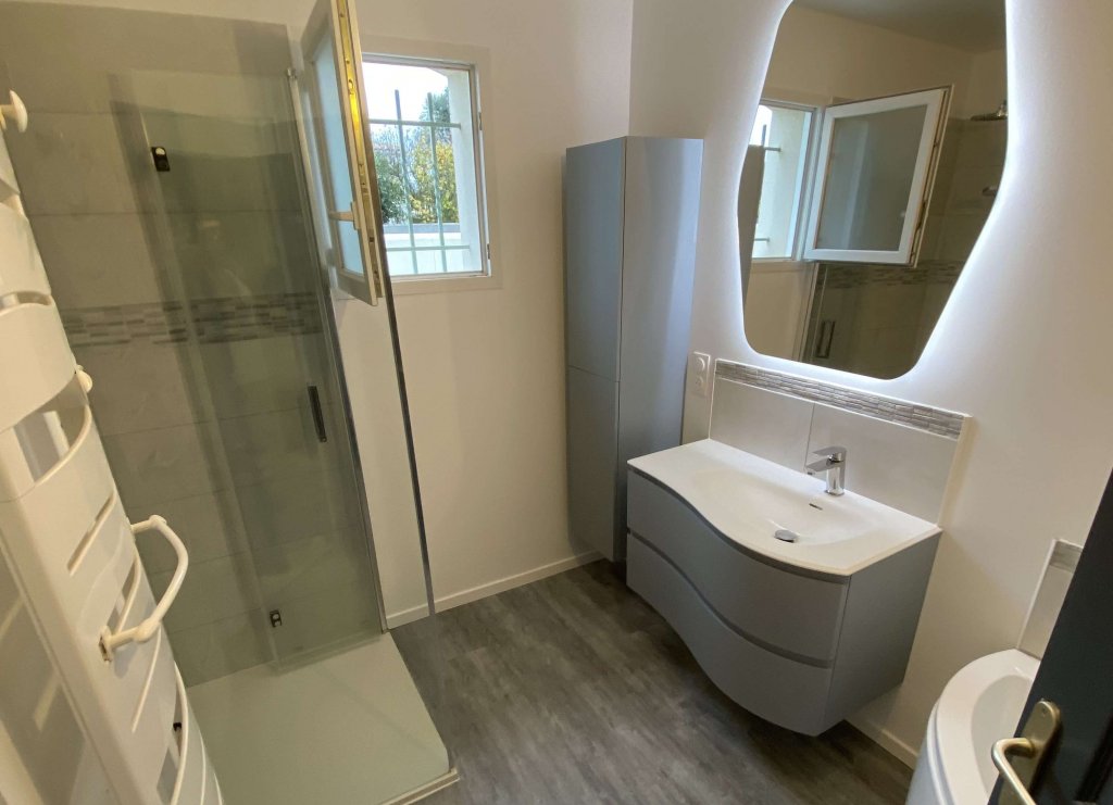 Rénovation salle de bain moderne